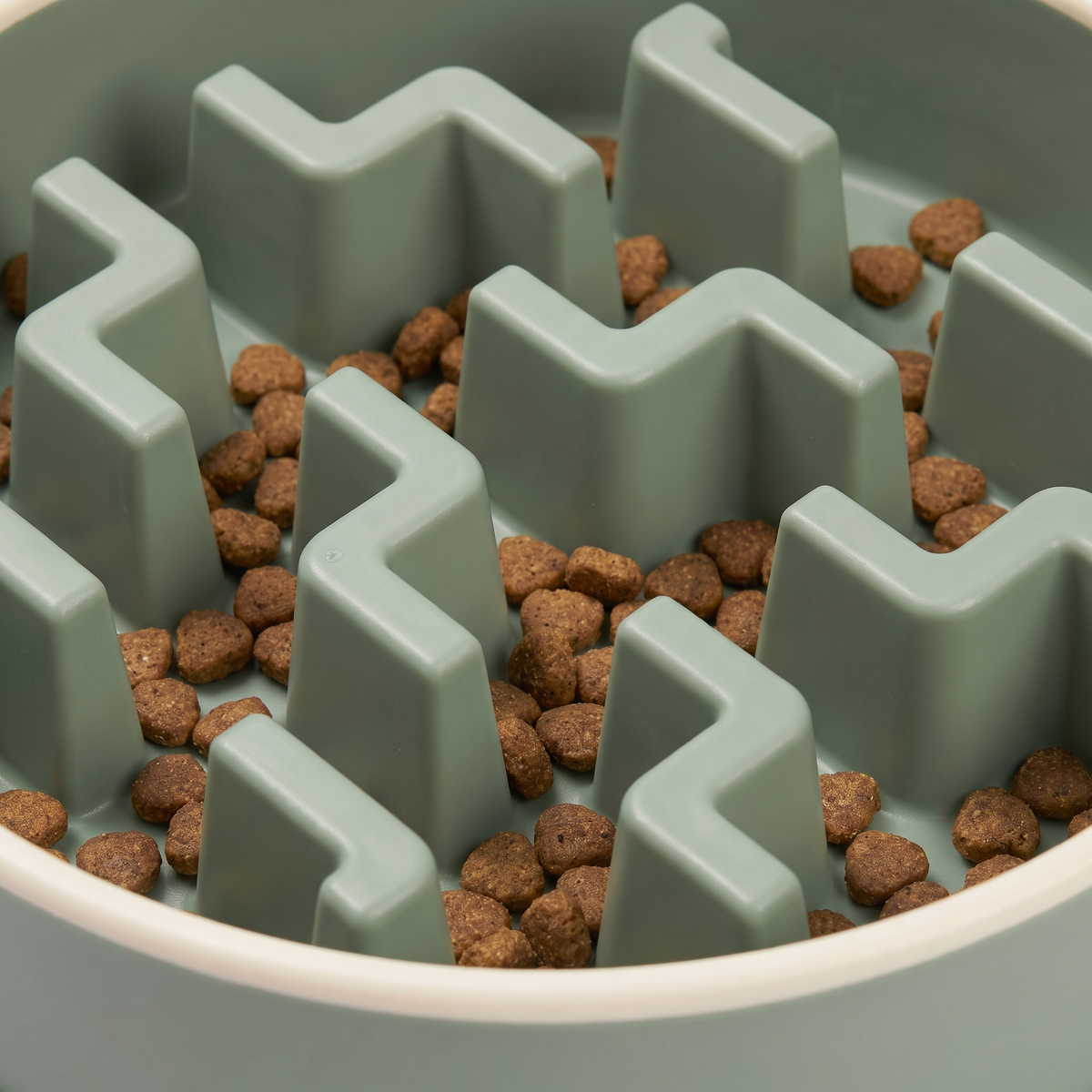 Close-up of kibble navigating the ridge pattern in the Feast Mat bowl